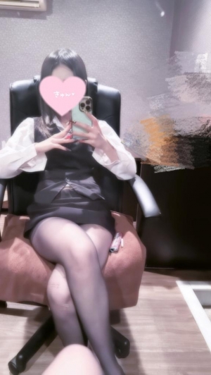 広島市中区薬研堀のヘルス AGORA（アゴラ）早朝6：00オープン!!厳選美人OLが連日多数出勤!!の写メ日記　仕事中に誘惑秘書?画像